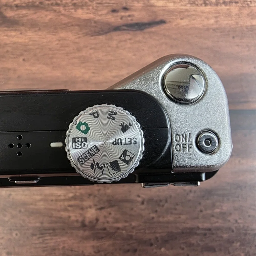 Nikon Coolpix P60 Digital Camera 8.1mp VR ISO 2000 5x Zoom PARTS‎ OR REPAIR